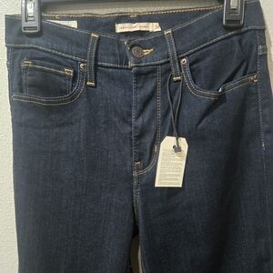 Levi's Women's Dark Blue Jeans 724, Size 28x32 NWT